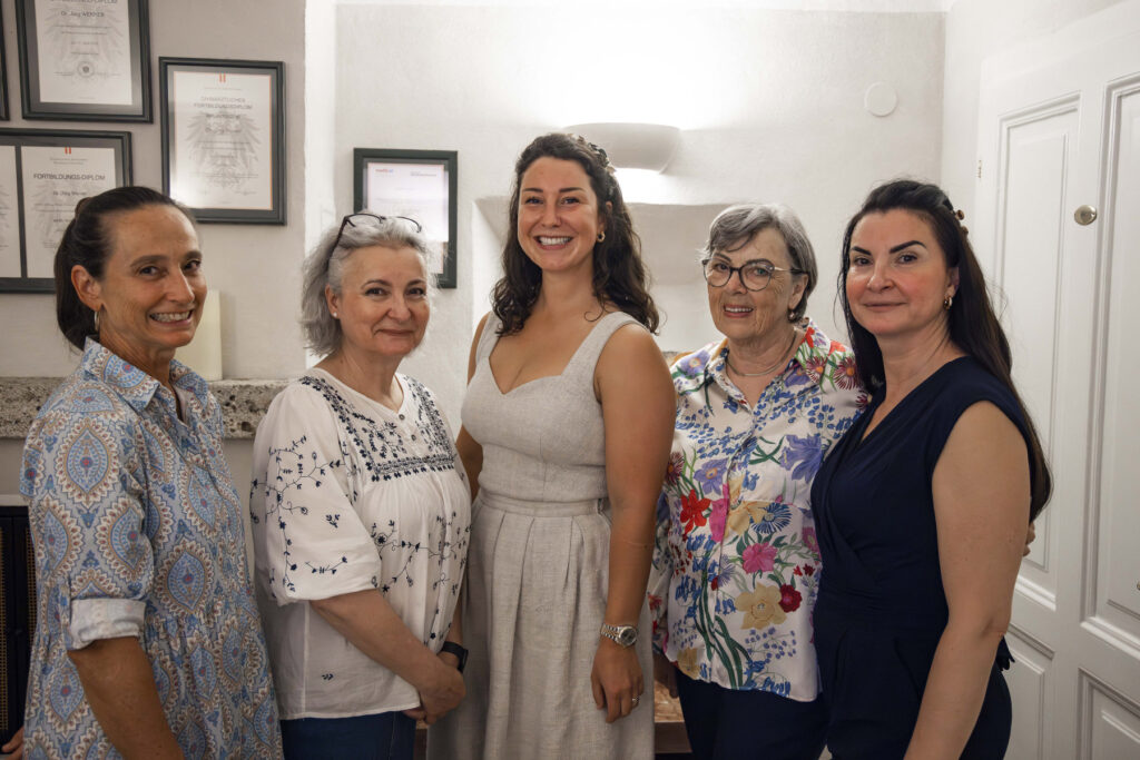 Zahnarztpraxis Dr. Alexandra Kalmar und Team